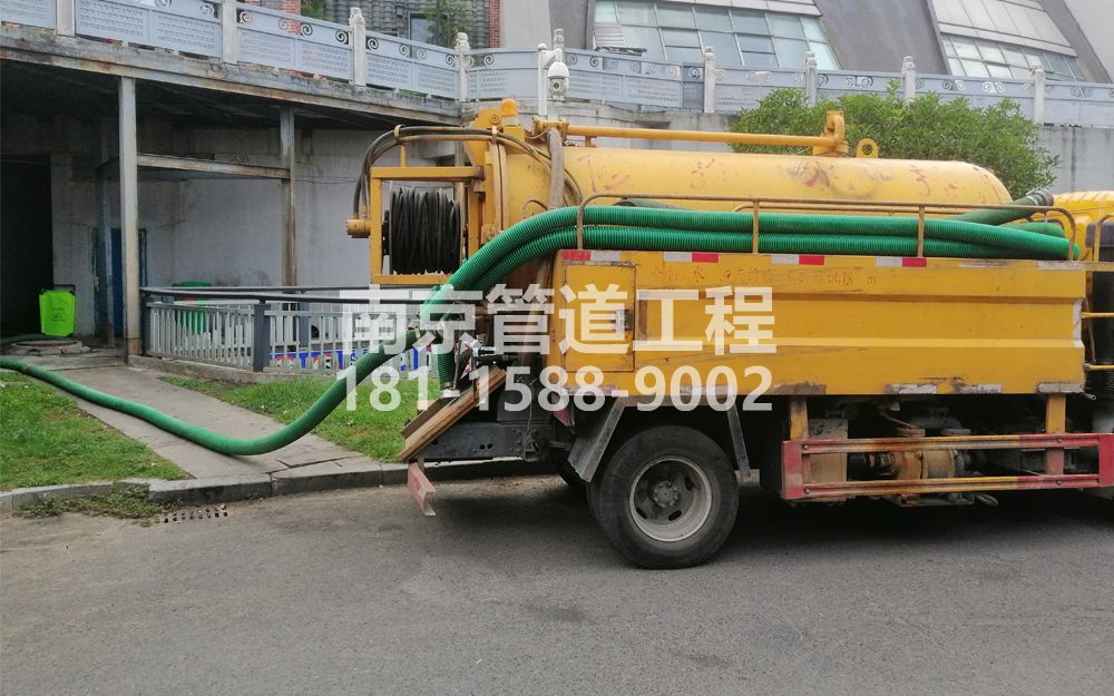 277栖化新村商场隔油池吸污