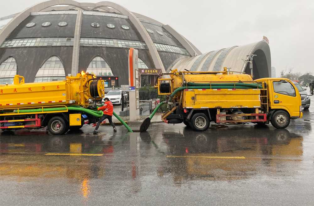 栖化新村商场管道清淤