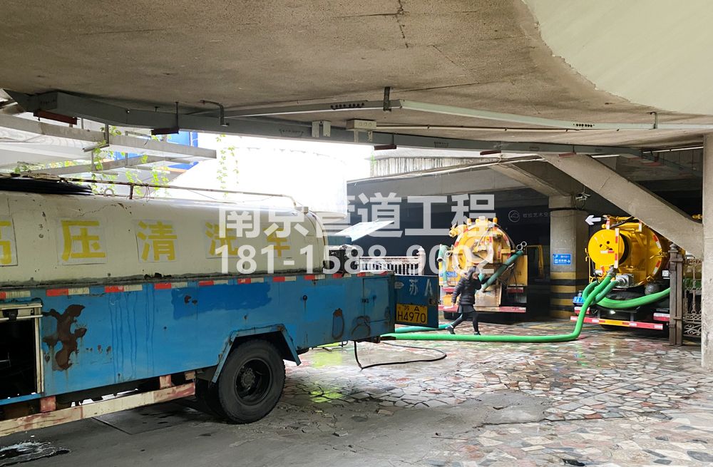 273栖化新村商场地下室污水清理