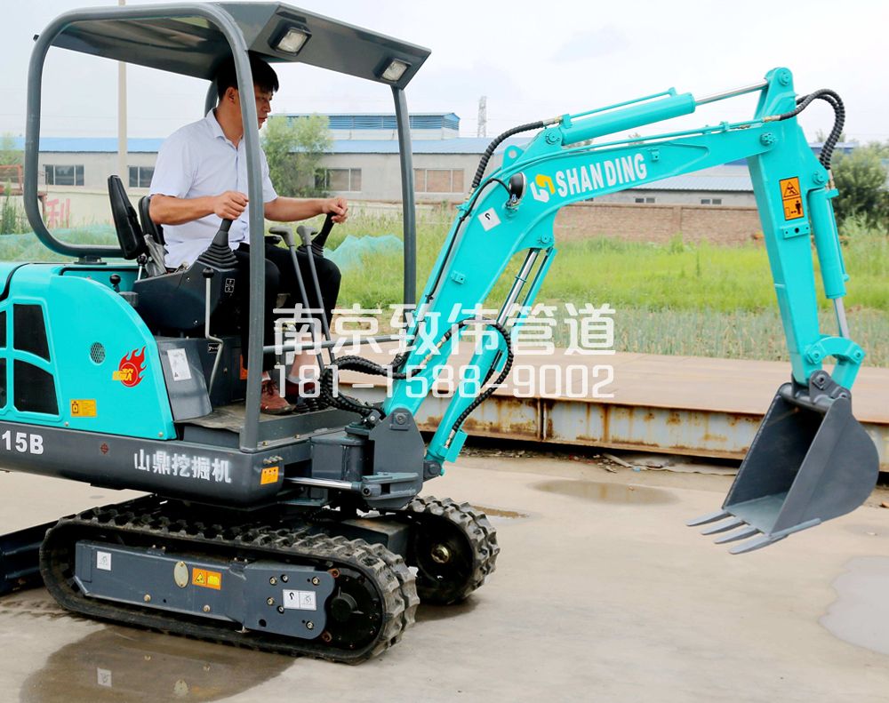 栖化新村小型挖机